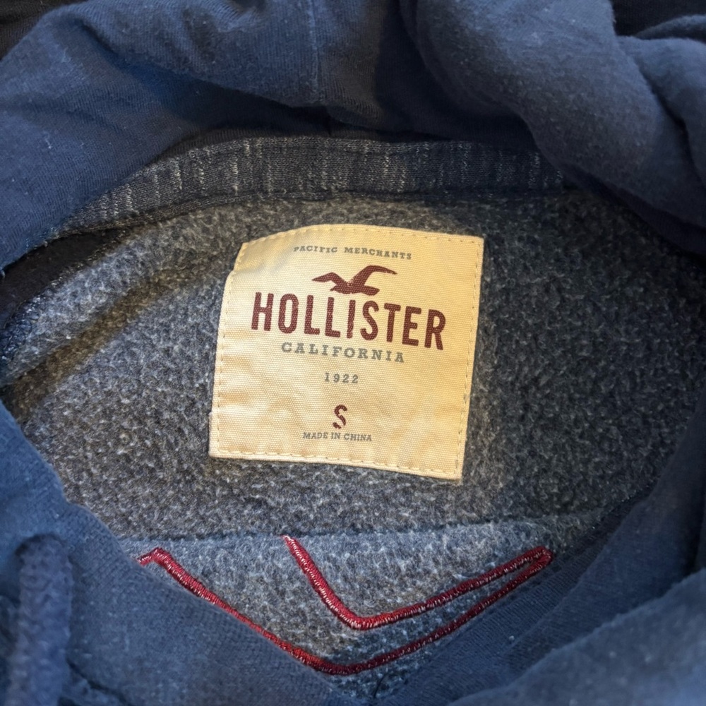 Navy blue and red logo hollister - Picture 3 of 3